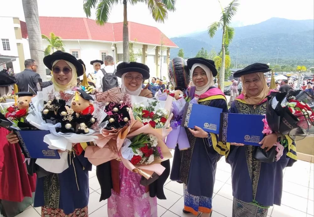 Inspirasi PhD: Kejayaan Tiga Wanita Singapura Buktikan Usia Bukan Penghalang Kejayaan Akademik