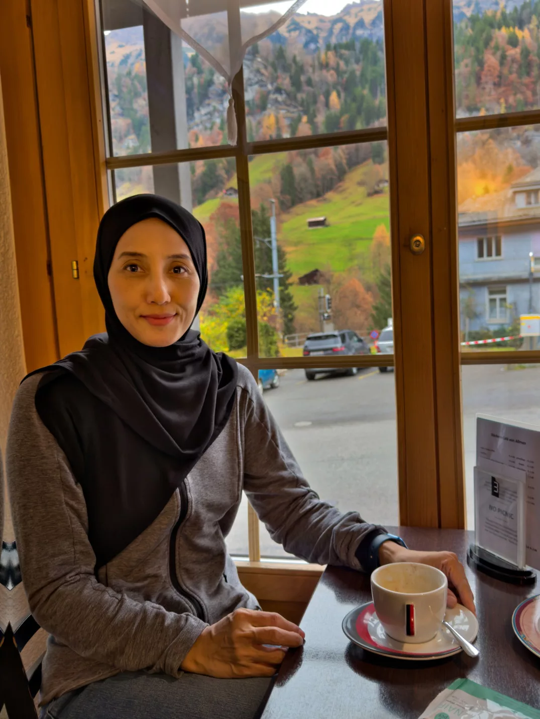 Che Nom Kena Halau Keluar Pemilik Kafe Ketika Bercuti Di Switzerland – “Kamu Sebarkan Virus, Tolong Keluar”