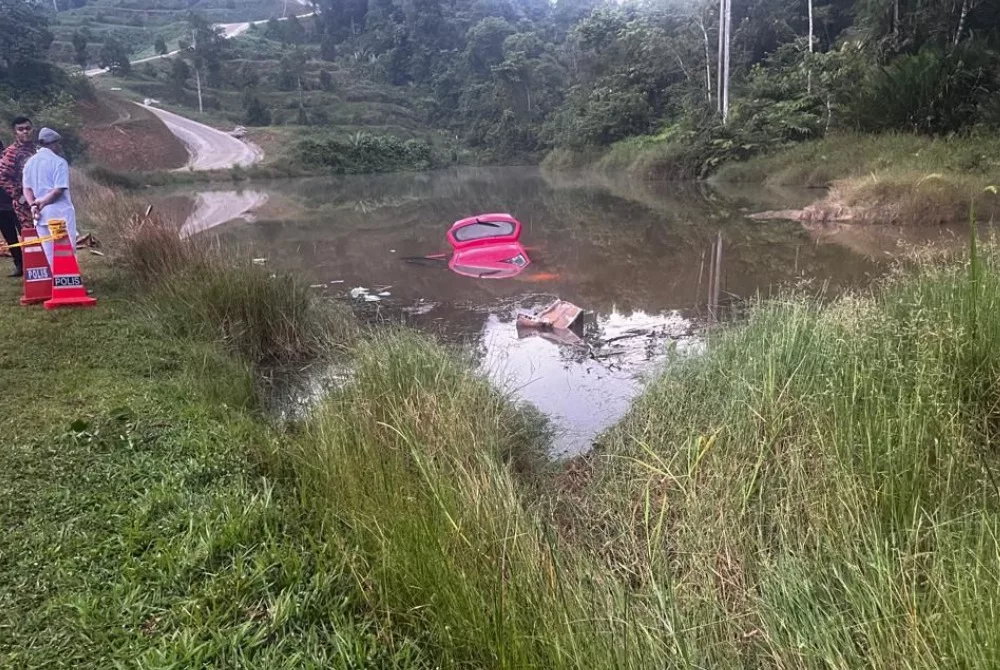 Pelajar PhD Lemas Kereta Terbabas Masuk Tasik, “Edi Janji Nak Hantar Kami Buat Umrah, Baiki Rumah…” – Ibu Mangsa