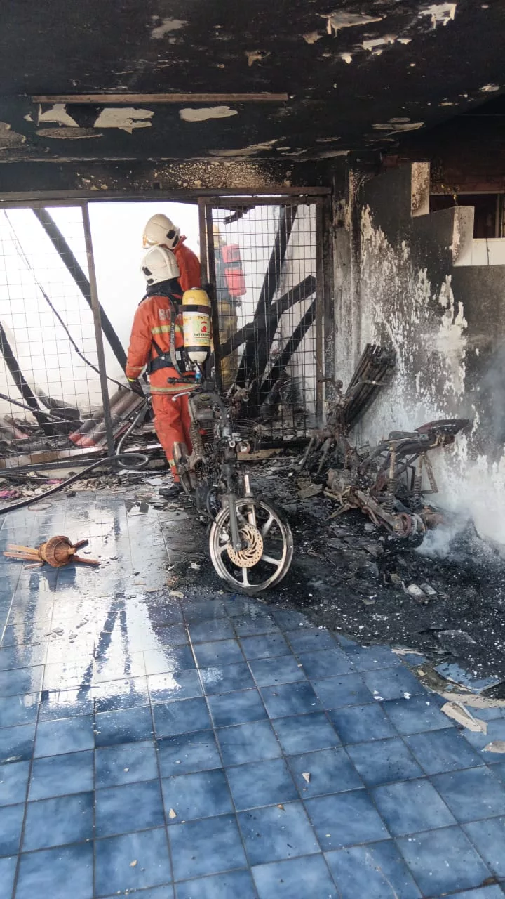 Ibu & Anak Rentung Dalam Kebakaran Rumah, Terperangkap Di Ruang Tamu Berhampiran Pintu Keluar