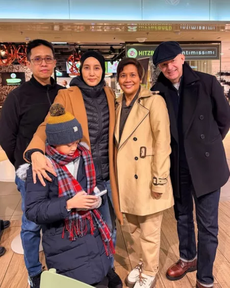 Che Nom Kena Halau Keluar Pemilik Kafe Ketika Bercuti Di Switzerland – “Kamu Sebarkan Virus, Tolong Keluar”