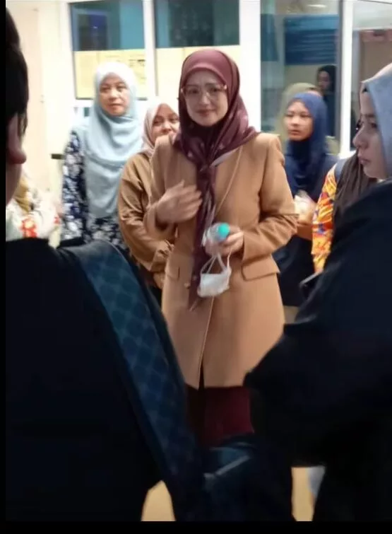 Siti Nurhaliza Ziarah Peminat Setia Di ICU