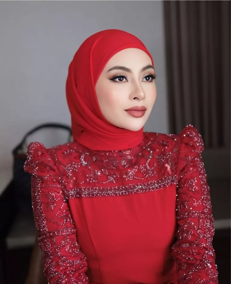 Demi 4 anak, Datuk Red & Adira Pilih Berdamai. 'Kami Tak Boleh Bermusuh Selamanya". 7 Demi 4 anak, Datuk Red & Adira Pilih Berdamai. ‘Kami Tak Boleh Bermusuh Selamanya”.