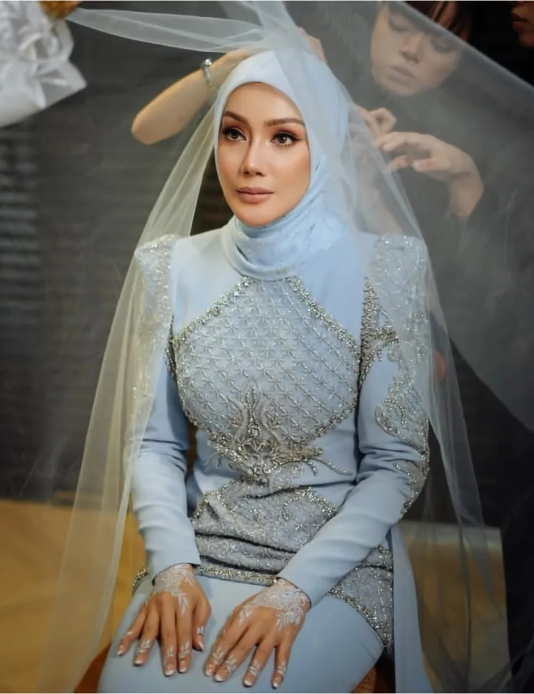 Impian Terlaksana, Rizman Ruzaini Hadiahkan Busana Nikah Istimewa Buat Erra Fazira 7 Impian Terlaksana, Rizman Ruzaini Hadiahkan Busana Nikah Istimewa Buat Erra Fazira