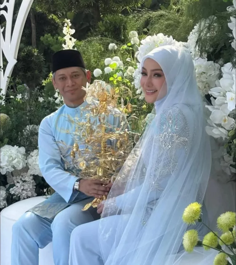 Pokok Ufti Emas 24 Dinar, Kejutan Istimewa Suami Buat Erra Fazira 9 Pokok Ufti Emas 24 Dinar, Kejutan Istimewa Suami Buat Erra Fazira