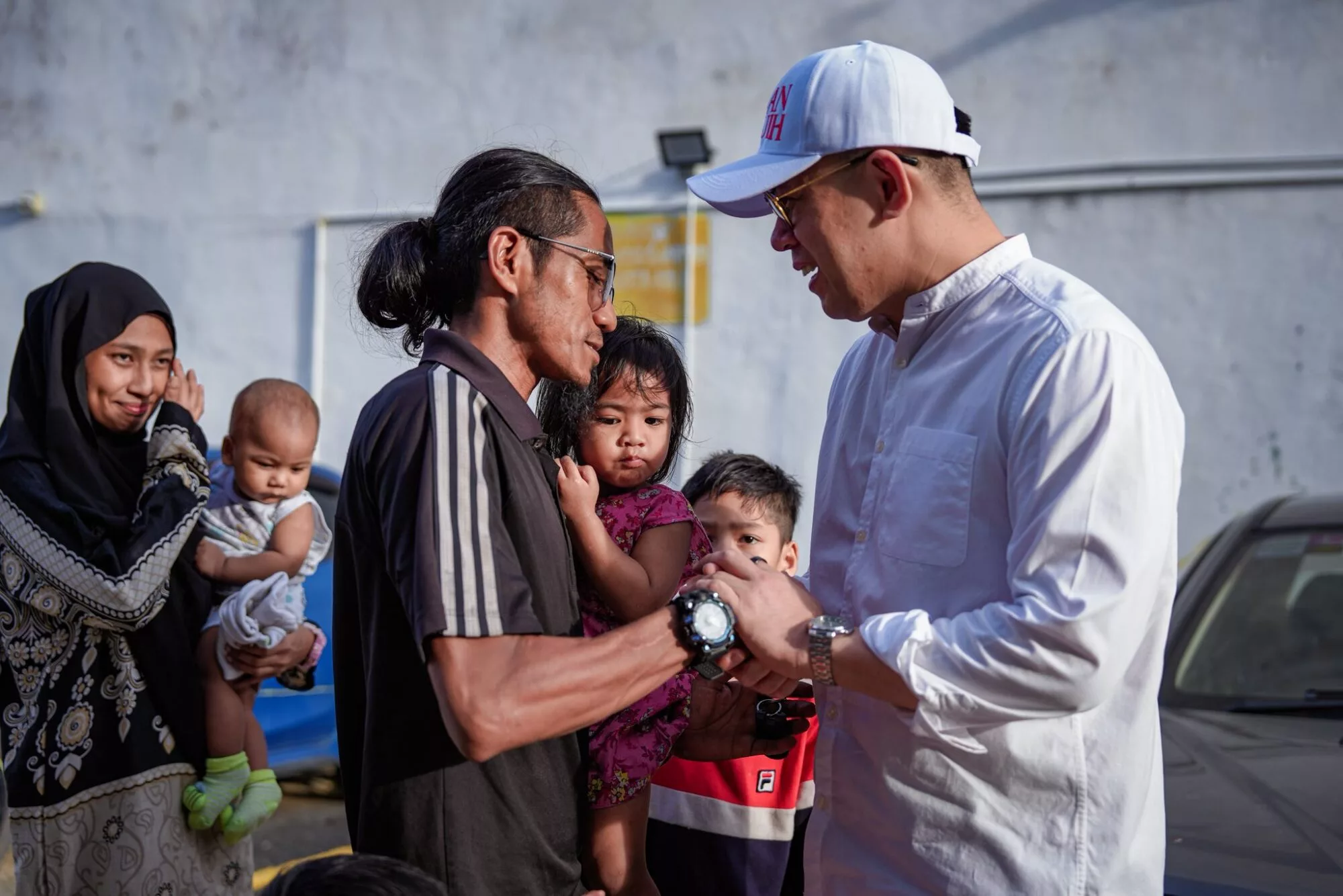 Kisah 7 Beranak Pernah Viral Tidur Dalam Kereta Berbumbungkan Langit Kini Berubah, Bapa Bangkit Dengan Gaji RM5,000 Sebulan