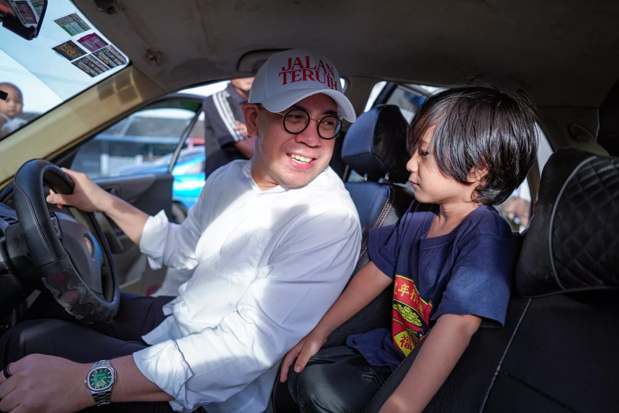 Kisah 7 Beranak Pernah Viral Tidur Dalam Kereta Berbumbungkan Langit Kini Berubah, Bapa Bangkit Dengan Gaji RM5,000 Sebulan