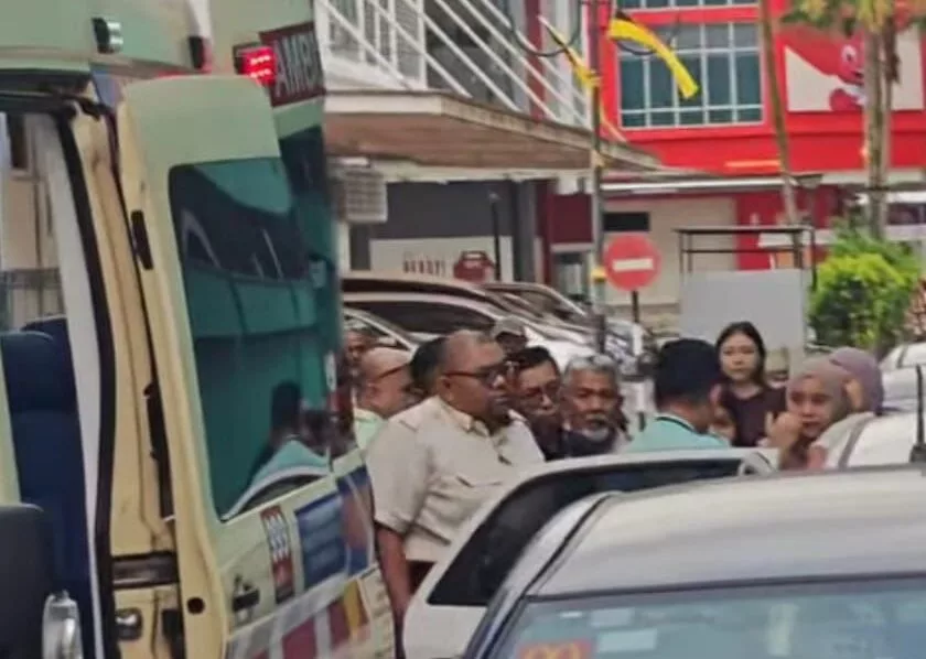 Ibu Tertinggal Anak Dalam Kereta Sukar Kawal Emosi, Dilihat Menangis Saat Tunggu Jenazah Di Unit Forensik