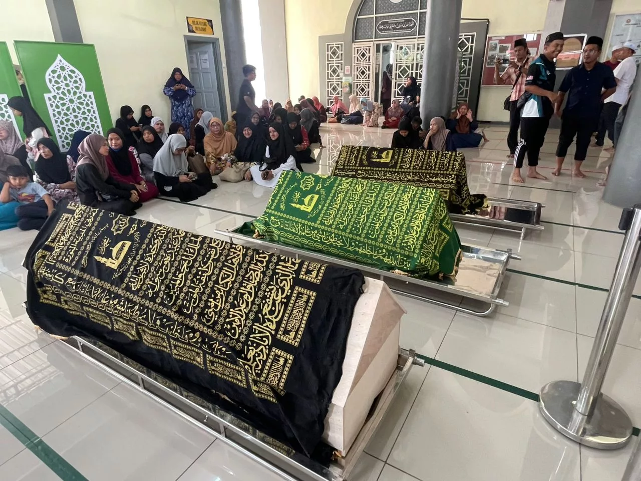 “Kenapa Tinggalkan Ibu Secepat Ini, Hidup Ibu Sunyi Tanpa Hampa Bertiga, Coretan Sedih Nor Hamiza Undang Tangisan Ramai