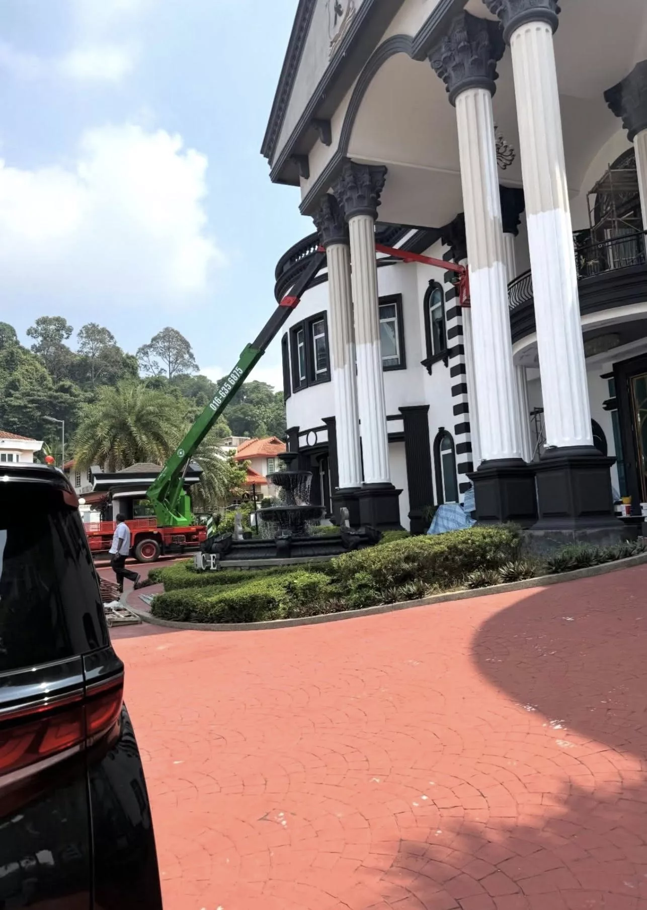 10 Tahun Baru Tukar Cat, Aliff Syukri Akui Kos RM250,000 Cat Rumah Agam Agak Mahal 7 10 Tahun Baru Tukar Cat, Aliff Syukri Akui Kos RM250,000 Cat Rumah Agam Agak Mahal