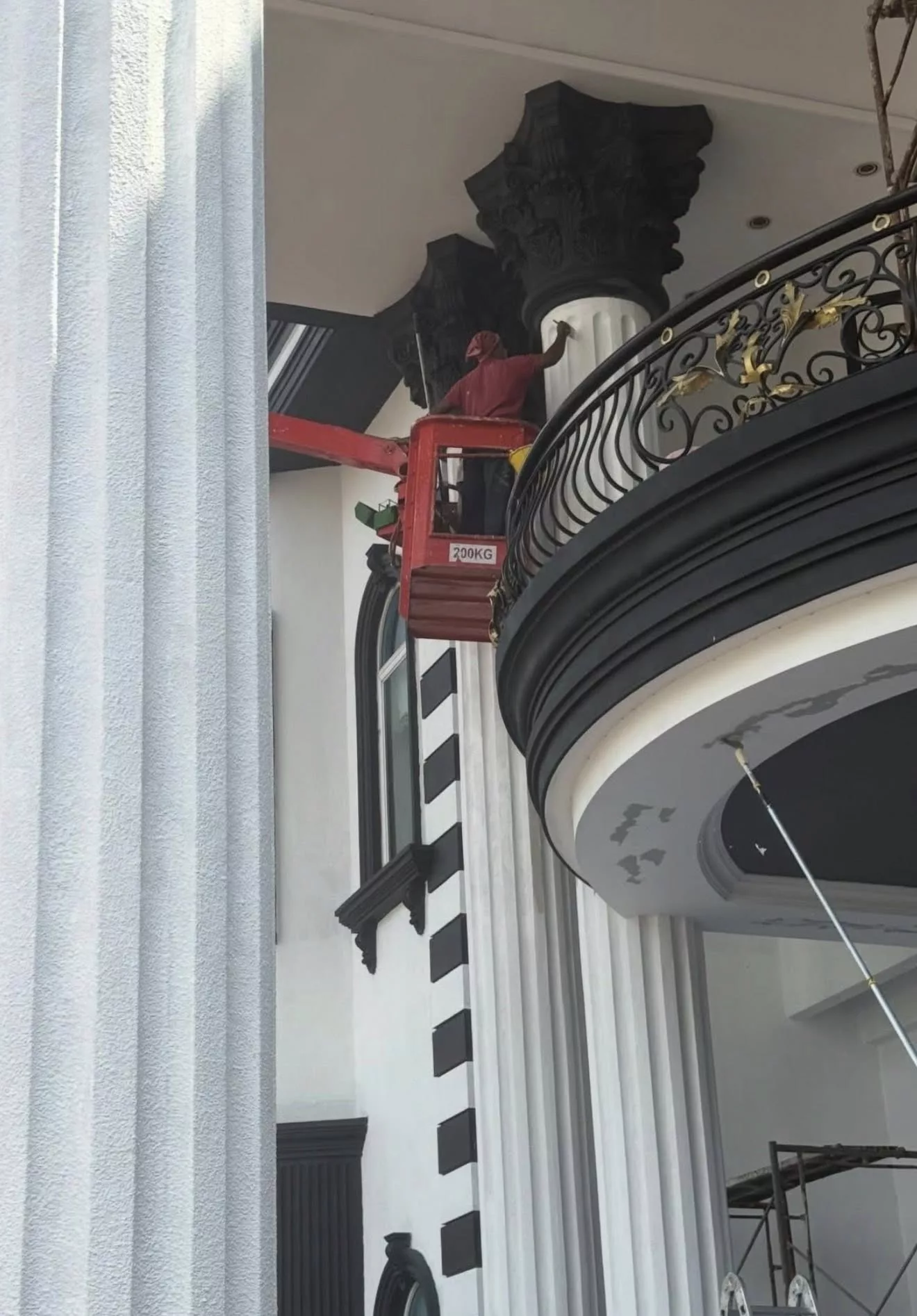 10 Tahun Baru Tukar Cat, Aliff Syukri Akui Kos RM250,000 Cat Rumah Agam Agak Mahal 6 10 Tahun Baru Tukar Cat, Aliff Syukri Akui Kos RM250,000 Cat Rumah Agam Agak Mahal