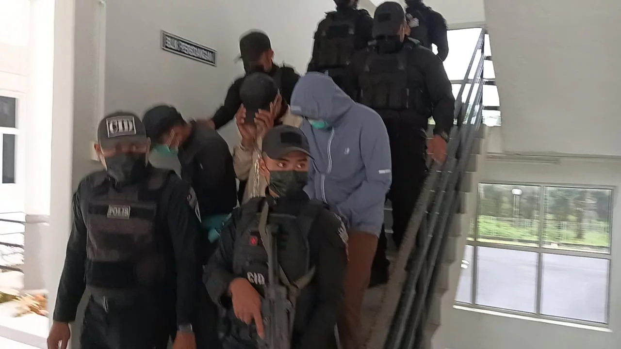 Doa Ibu Syamsul Haris Mahukan Keadilan Susulan Kematian Anak Didengari Allah, 3 Jurulatih PALAPES Didakwa Hari Ini 8 Doa Ibu Syamsul Haris Mahukan Keadilan Susulan Kematian Anak Didengari Allah, 3 Jurulatih PALAPES Didakwa Hari Ini