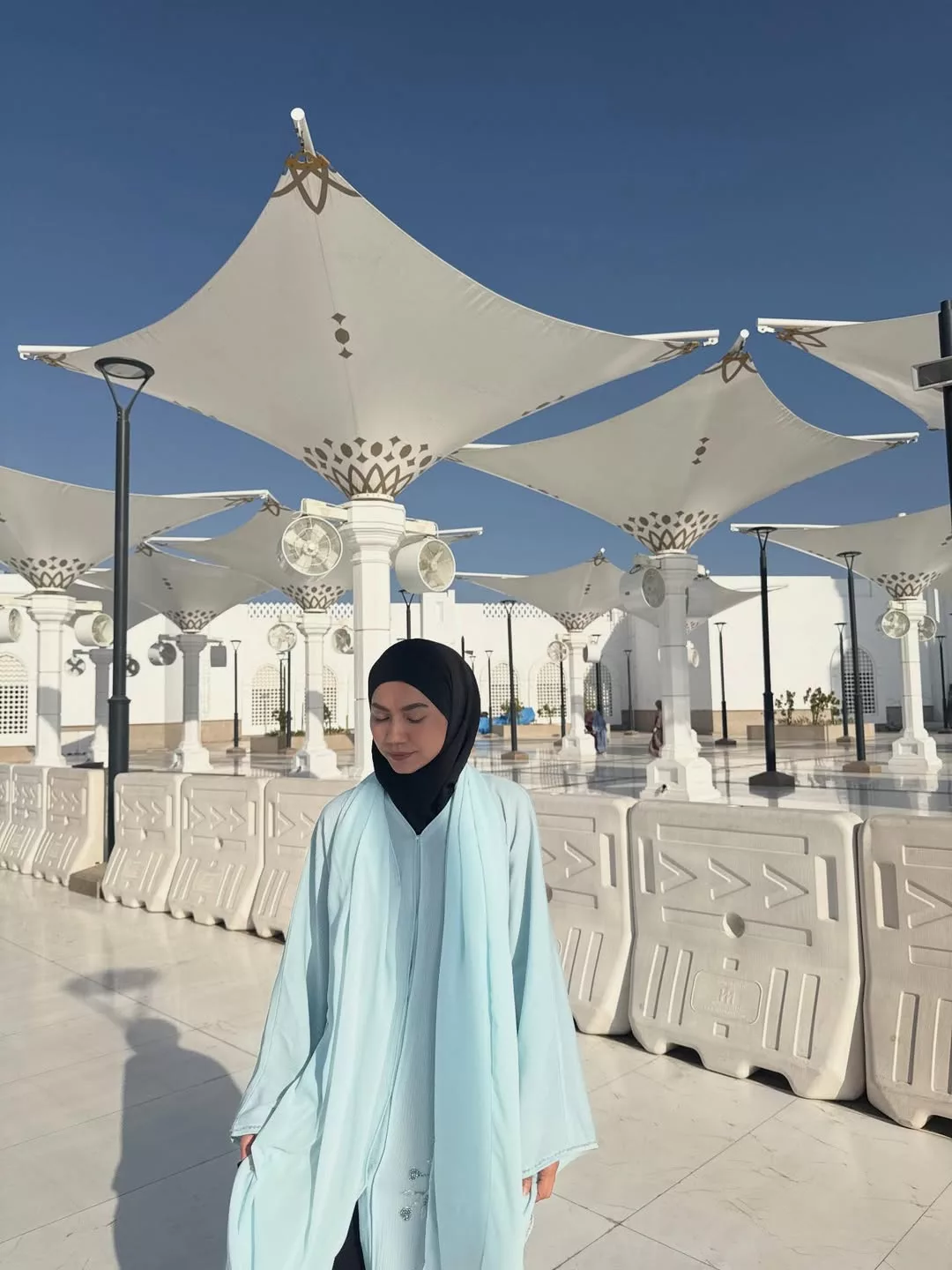 Selepas Bercerai Dengan Suami, Aprena Manrose Rawat Hati di Mekah