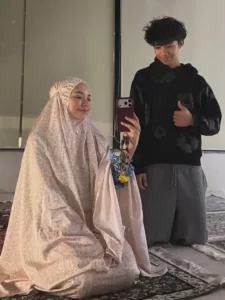 Rayqal Jadi Imam, Momen Paling Menyentuh Hati Nora Danish Pada Malam 27 Ramadan