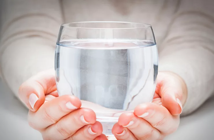 Minum Air Sejuk Atau Air Panas Waktu Buka Puasa, Mana Lebih Baik? Ini Penjelasannya 3 Minum Air Sejuk Atau Air Panas Waktu Buka Puasa, Mana Lebih Baik? Ini Penjelasannya