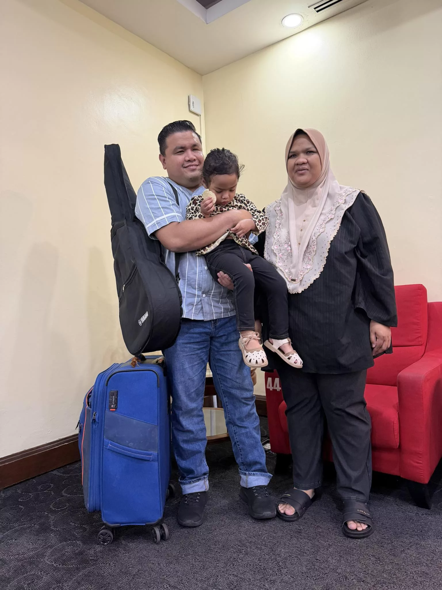 Azmi Caliph Busker Kecewa Isteri Terima Layanan Buruk Khidmat Pelanggan Bank, “Kami Memang Buta Tapi Bukan Bodoh…