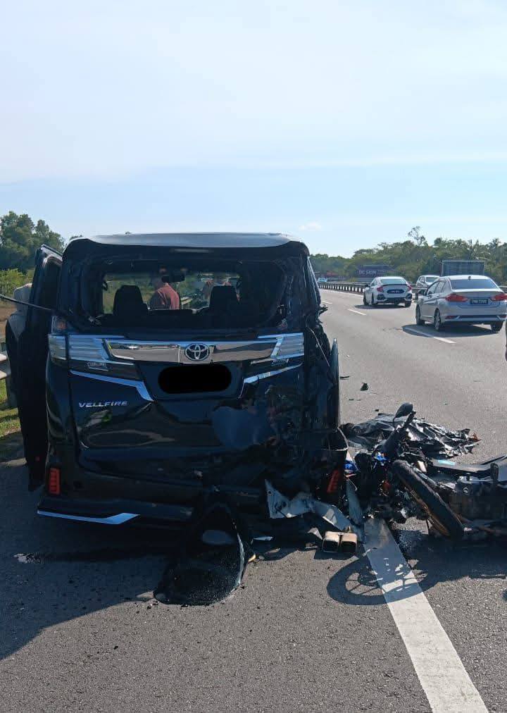 Dua Beradik Pelajar Vokasional Maut Langgar MPV Rosak, Selamat Dikebumikan