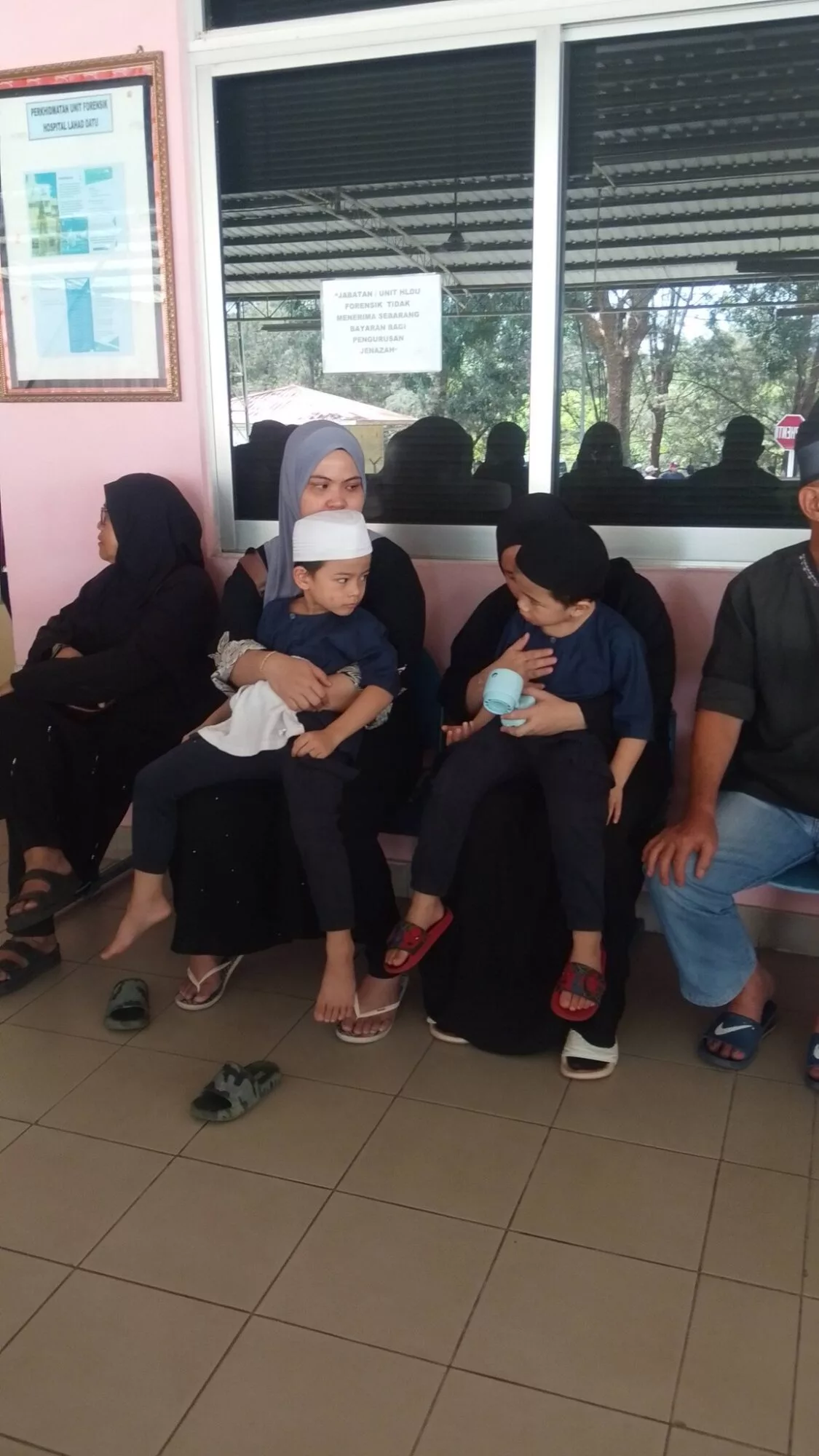 Suami Maut Dirempuh Pacuan Empat Roda Ketika Berhenti Rehat Tepi Jalan, Isteri Kongsi Detik Pilu Diuji Pada Bulan Kelahiran 17 Suami Maut Dirempuh Pacuan Empat Roda Ketika Berhenti Rehat Tepi Jalan, Isteri Kongsi Detik Pilu Diuji Pada Bulan Kelahiran