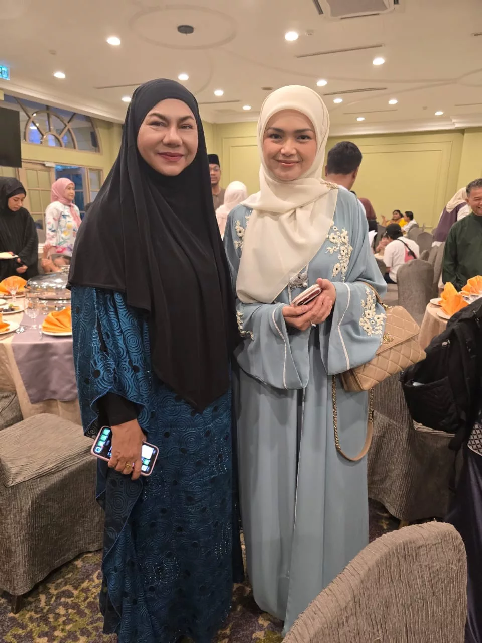Rina Khan Terkesima Keperibadian Dato' Sri Siti Nurhaliza, “Hampir 19 Tahun Tak Jumpa Dirinya Masih Ingat Saya” 4 Rina Khan Terkesima Keperibadian Dato’ Sri Siti Nurhaliza, “Hampir 19 Tahun Tak Jumpa Dirinya Masih Ingat Saya”