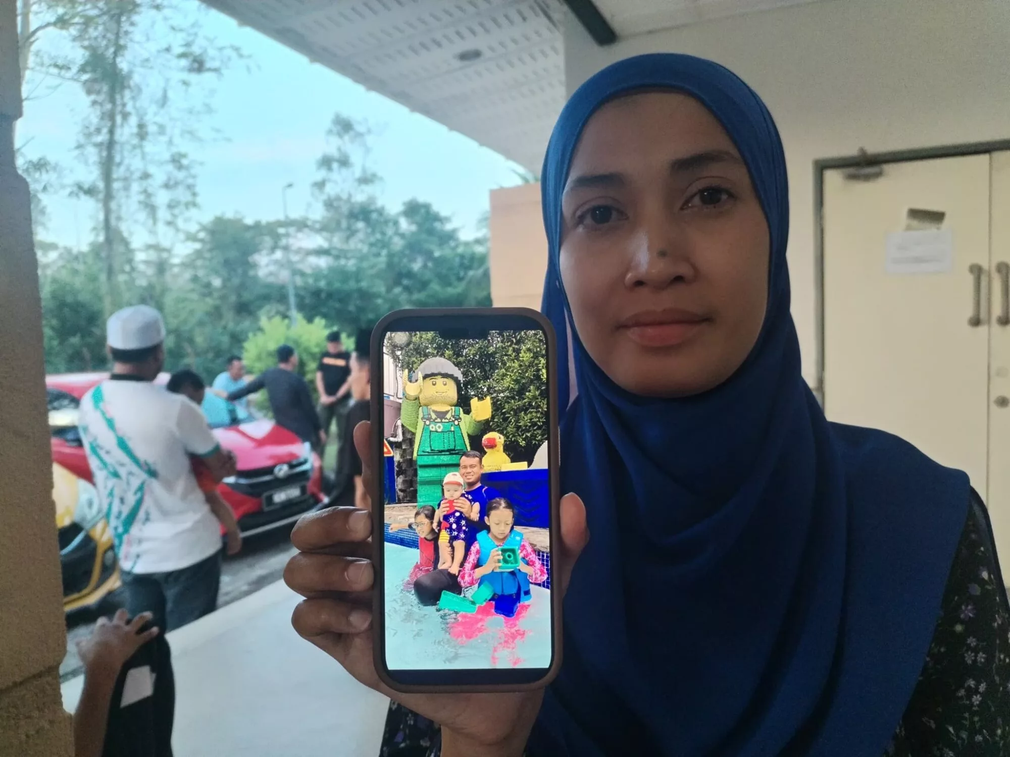 "Arwah Beriya Mahu Sekeluarga Pakai Sedondon Tahun Ini, Isteri Hanya Tahu Suami Meninggal Dari Media Sosial 6 “Arwah Beriya Mahu Sekeluarga Pakai Sedondon Tahun Ini, Isteri Hanya Tahu Suami Meninggal Dari Media Sosial