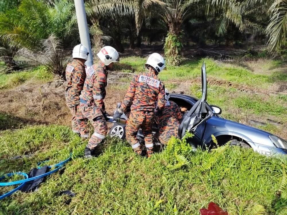 Kemalangan Tragis Kereta Proton Saga dan Nissan Sentra, Dua Maut di Lokasi Kejadian