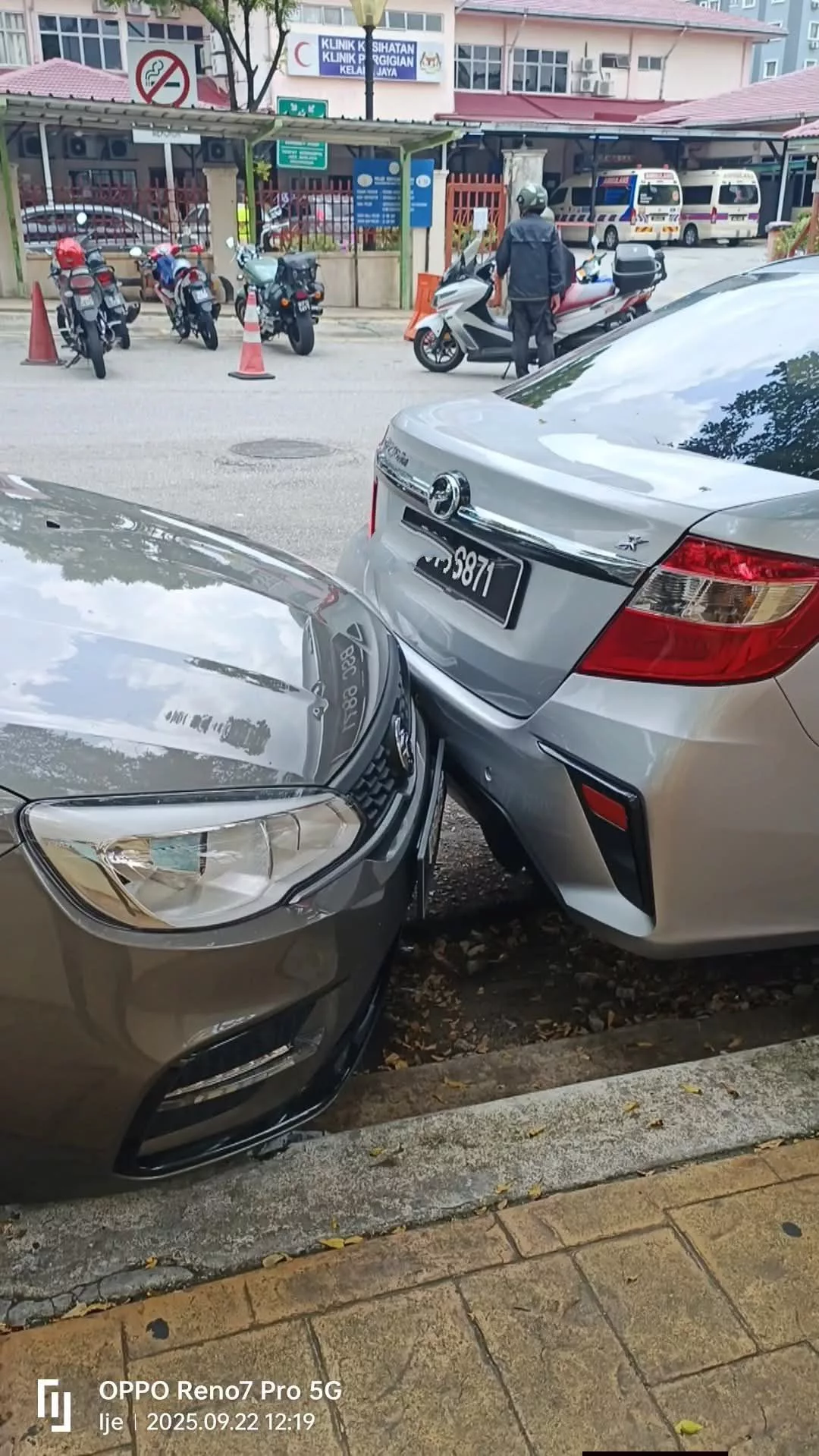 Bila Kereta Kena langgar Dari Belakang Musim Raya, Buat 14 Perkara Ini Dulu Untuk Selamat!