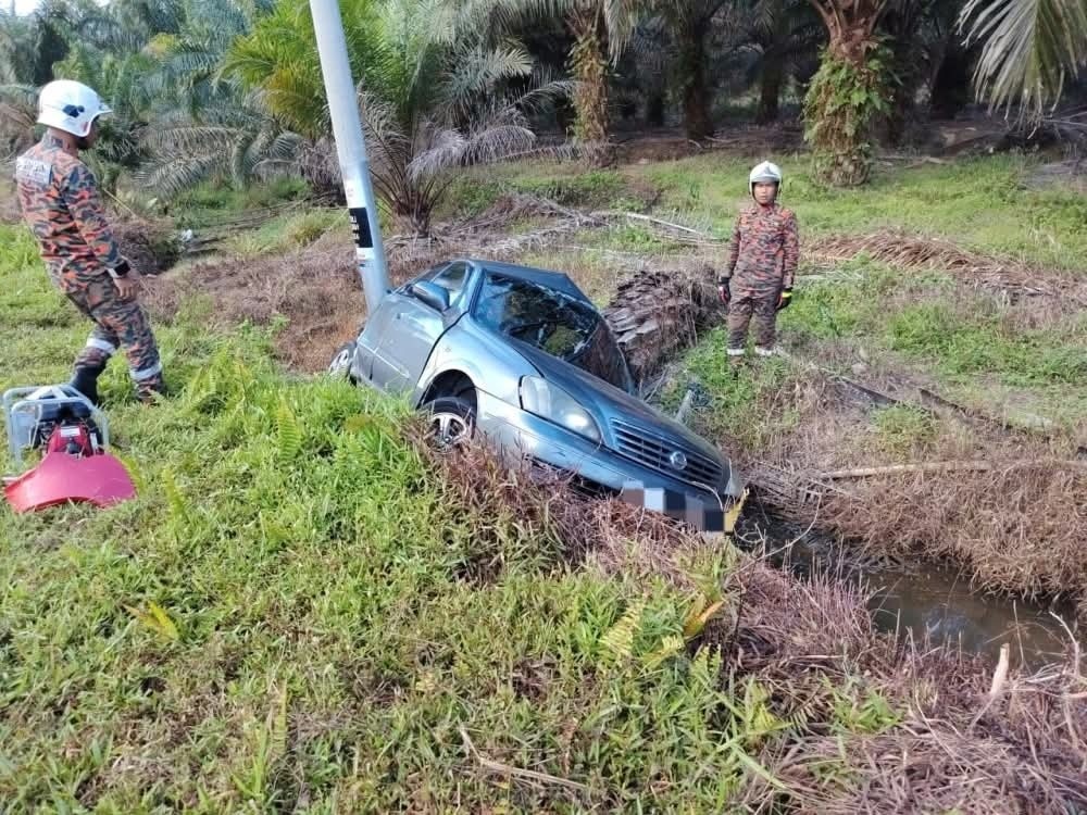 Kemalangan Tragis Kereta Proton Saga dan Nissan Sentra, Dua Maut di Lokasi Kejadian