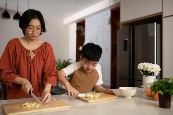 Tak Rugi Didik Anak Lelaki Buat Kerja Rumah Dari Kecil, Nanti Kahwin Mudahkan Isterinya