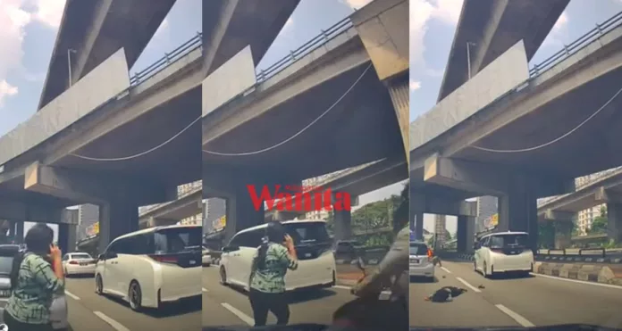 Guna Telefon Masa Lintas Jalan