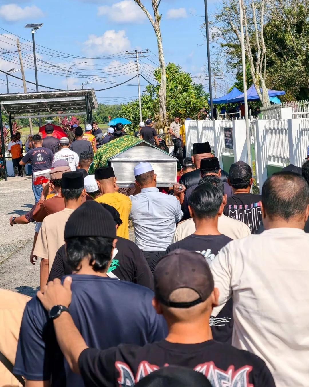 Suami Maut Dirempuh Pacuan Empat Roda Ketika Berhenti Rehat Tepi Jalan, Isteri Kongsi Detik Pilu Diuji Pada Bulan Kelahiran 15 Suami Maut Dirempuh Pacuan Empat Roda Ketika Berhenti Rehat Tepi Jalan, Isteri Kongsi Detik Pilu Diuji Pada Bulan Kelahiran