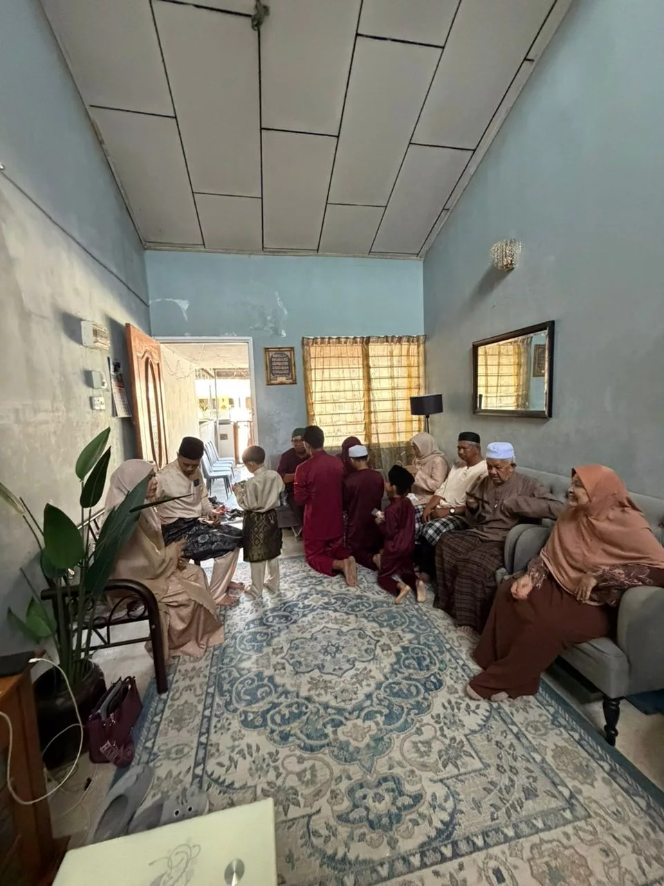 Letih Nak Melayan Tetamu Datang Beraya Tetapi Ramai Singgah Sebab Mak Ayah Masih Ada