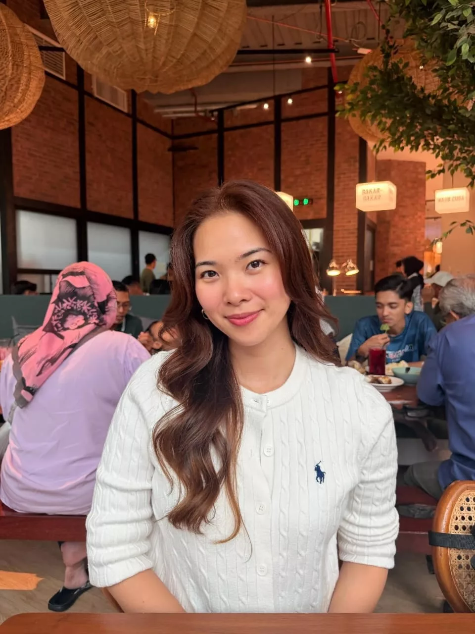 Mek Yun Nafi Gambar Berpeluk Dengan  Adrian Mr Pov, “Walau Ia Gambar AI Tapi Saya Tahu Jaga Batas…