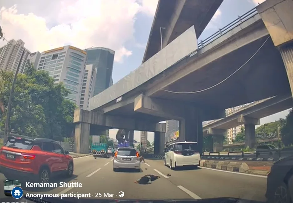 Wanita Guna Telefon Masa Lintas Jalan, Babitkan Kemalangan Tiga Kenderaan