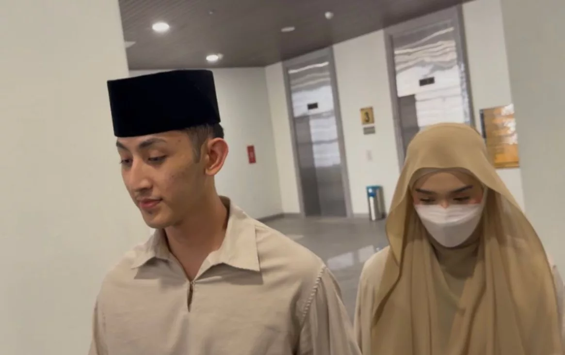 Reaksi Aslam Selepas Keluar Mahkamah, Marissa Dania Masih Sebumbung Dengan Suami