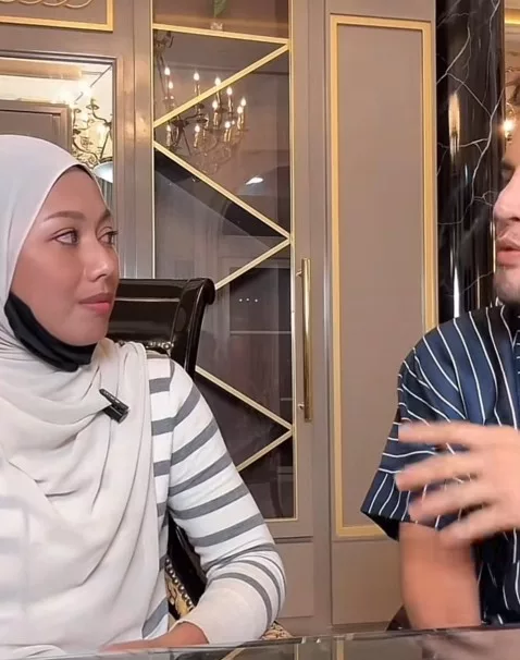 Datuk Ser Aliff Syukri Hulur RM40,000 Kepada Azar Azmi, "Ini Bukan Duit Saya Tapi Milik Rakyat Malaysia!" 6 Datuk Ser Aliff Syukri Hulur RM40,000 Kepada Azar Azmi, “Ini Bukan Duit Saya Tapi Milik Rakyat Malaysia!”