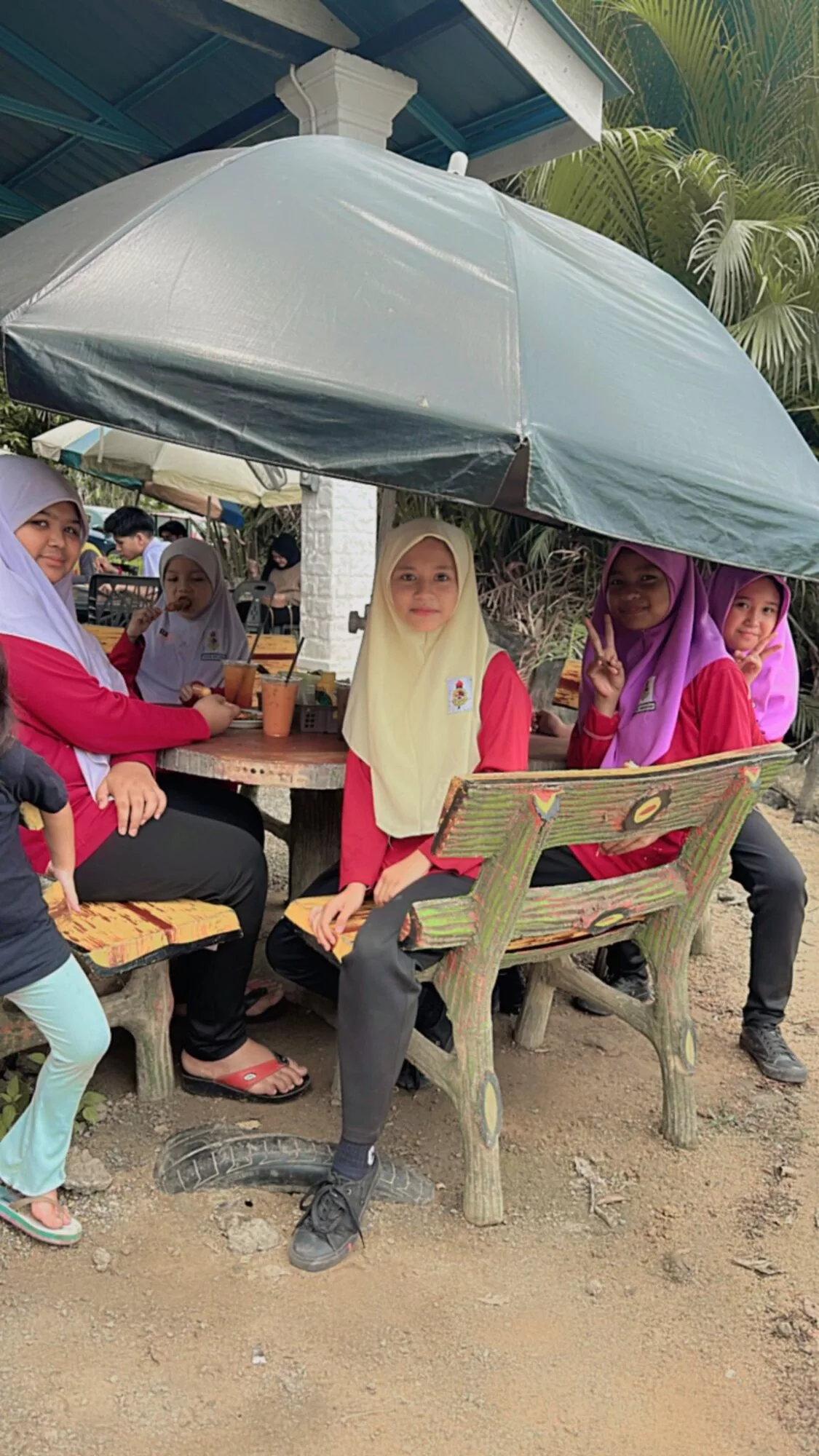 Baru Lepas Solat, Pelajar Perempuan Tingkatan 1 Maut Dirempuh Kereta Depan Surau Sekolah 5 Baru Lepas Solat, Pelajar Perempuan Tingkatan 1 Maut Dirempuh Kereta Depan Surau Sekolah