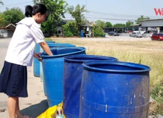 Remaja Perempuan Kutip Bahan Kitar Semula Untuk Sara Keluarga, Ayah Sakit Dan Ibu Tukang Sapu remaja perempuan
