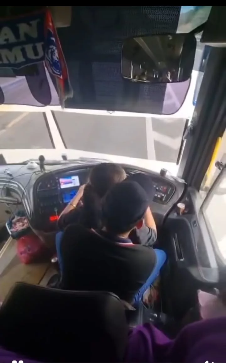 Pemandu Riba Kekasih Dalam Bas Ekspres Di Penjara 12 Bulan & Denda RM5000