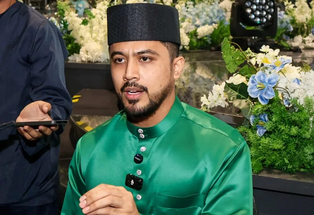 Aliff Aziz Jelaskan Isu Gambar Dalam Frame Ditutup, “Umi Bukan Sengaja.”