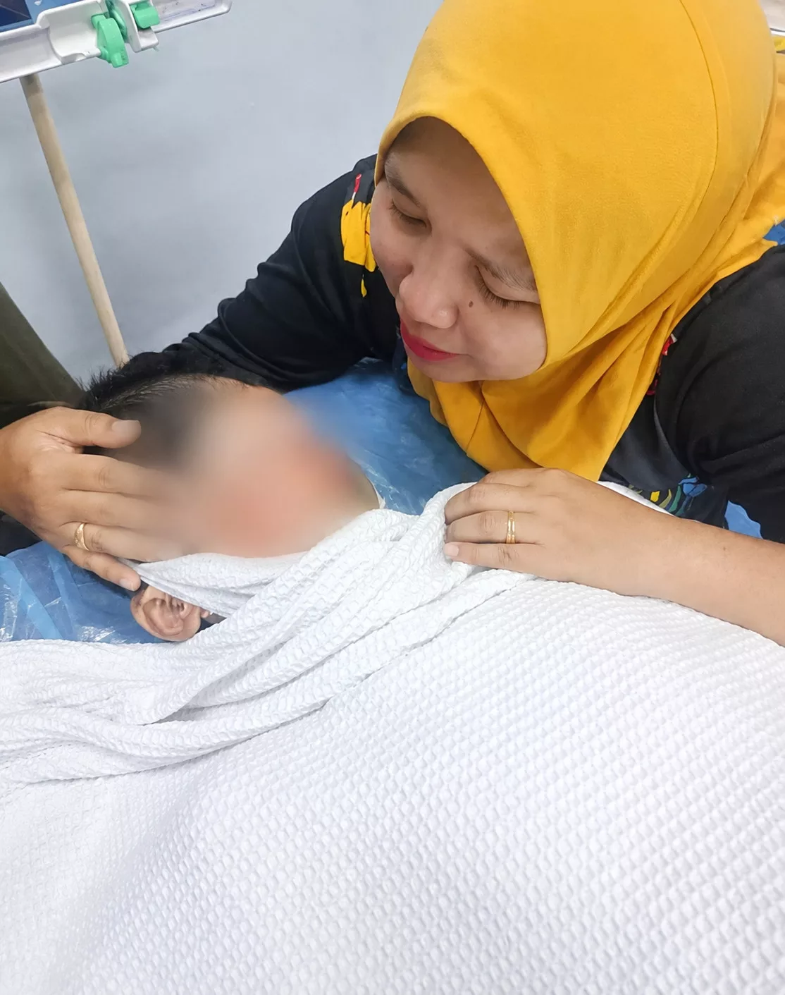 Allahyarham Amir Ashraf Ditemui Tidak Sedarkan Diri Di Asrama, “Allah Pinjamkan Abe Cuma 13 tahun...” Luahan Pilu Ibu 5 Allahyarham Amir Ashraf Ditemui Tidak Sedarkan Diri Di Asrama, “Allah Pinjamkan Abe Cuma 13 tahun…” Luahan Pilu Ibu