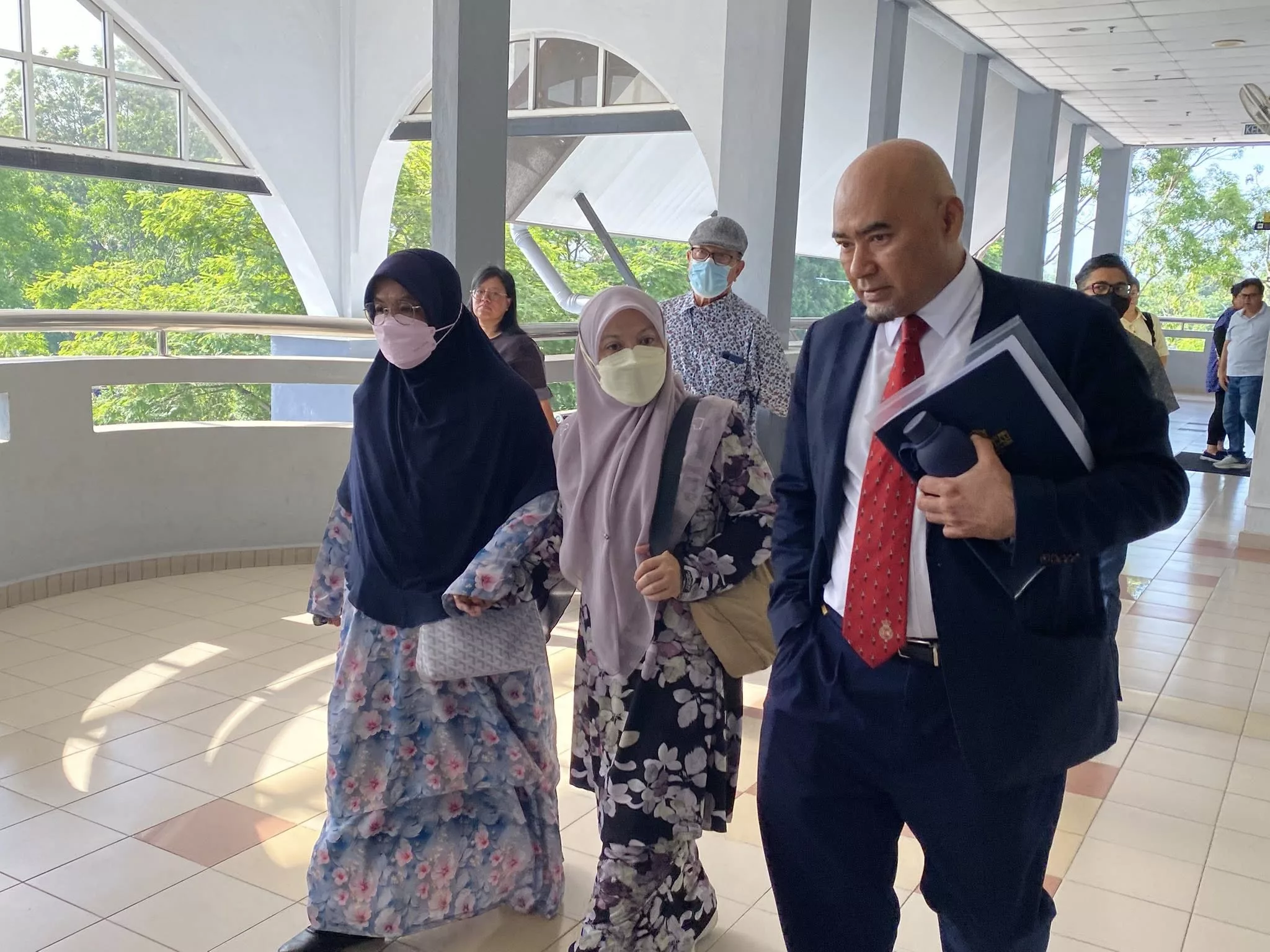 Guru Wanita Didakwa Amang Seksual Pelajar Tingkatan 2, Berdepan Hukuman Tak Kurang 20 Tahun & Sebat