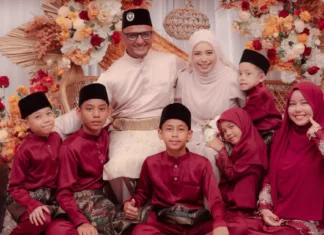 “Terima Kasih Pilih Kami” – Wanita Syukur Temui Jodoh Selepas 5 Tahun Jadi Ibu Tunggal 6 Anak ibu tunggal