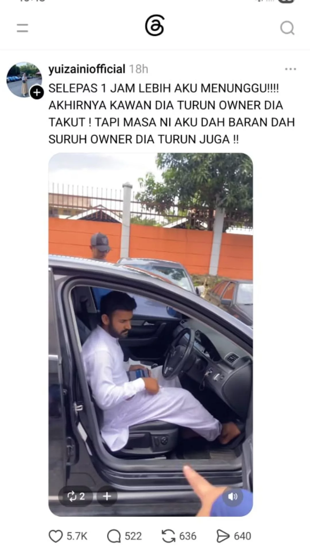 “Dah Hon Sejam!” Isu Warga Asing Double Park Berulang Lagi, Wanita Terkandas Nak Balik Kampung Beraya 3 “Dah Hon Sejam!” Isu Warga Asing Double Park Berulang Lagi, Wanita Terkandas Nak Balik Kampung Beraya