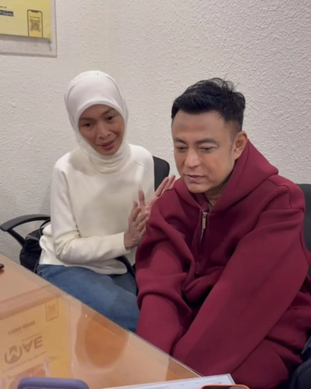 Amyza Aznan Menangis Terima RM191,947, 73, Pak Nil Serahkan Sumbangan Orang Ramai Untuk Rawatan Adrian