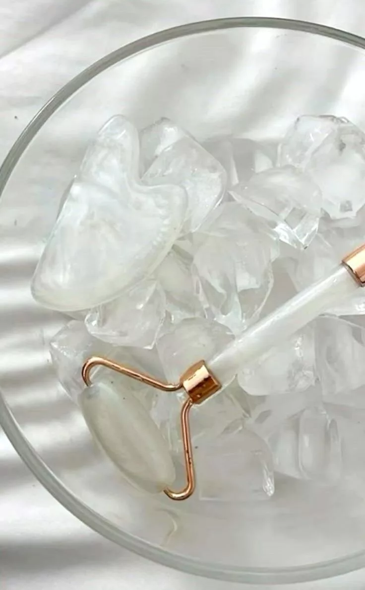 Rutin Cantik Sebelum Tidur, Guna Gua Sha & Jade Roller Bantu Runcingkan Wajah