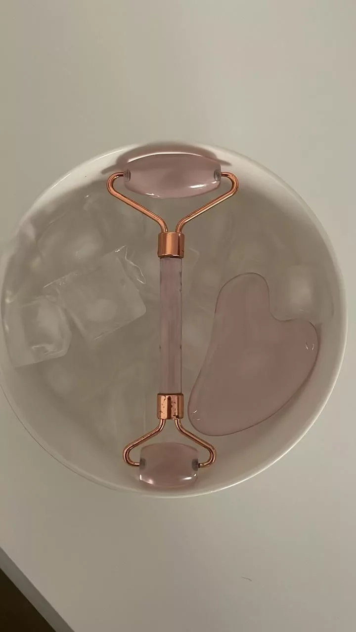 Rutin Cantik Sebelum Tidur, Guna Gua Sha & Jade Roller Bantu Runcingkan Wajah