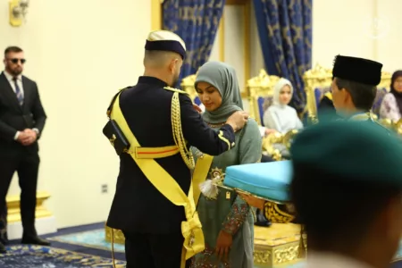 Che’ Puan Mahkota Khaleeda Terima Darjah SMIJ, Sempena Hari Keputeraan Sultan Ibrahim