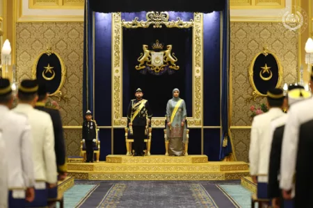 Che’ Puan Mahkota Khaleeda Terima Darjah SMIJ, Sempena Hari Keputeraan Sultan Ibrahim