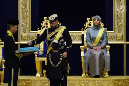 Che’ Puan Mahkota Khaleeda Terima Darjah SMIJ, Sempena Hari Keputeraan Sultan Ibrahim