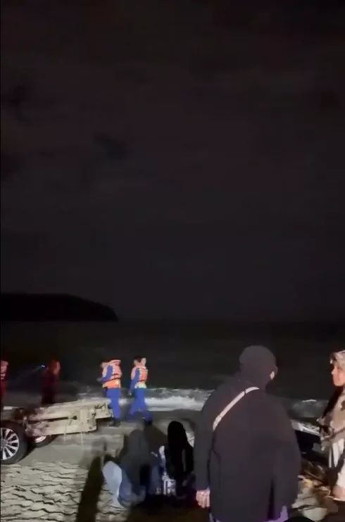 Lelaki Jatuh Jet Ski di Langkawi, Mangsa Dihempas Ombak Kuat Sampai Tercampak Ke Dalam Air